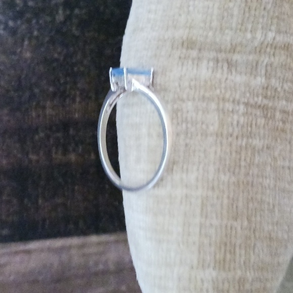 Silver Four Prong Synthetic Crystal Stonw Ring - Picture 3 of 10